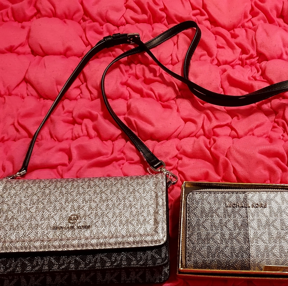 Nwt Michael Kors crossbody and wallet set metallic black and silver signature ♥️